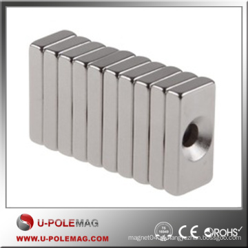 Bloco barato Magnet NdFeB / Compra neodímio ímã Cube N45 / F50X20X20mm Buraco: 10mm Axial Cube ímã de neodímio China